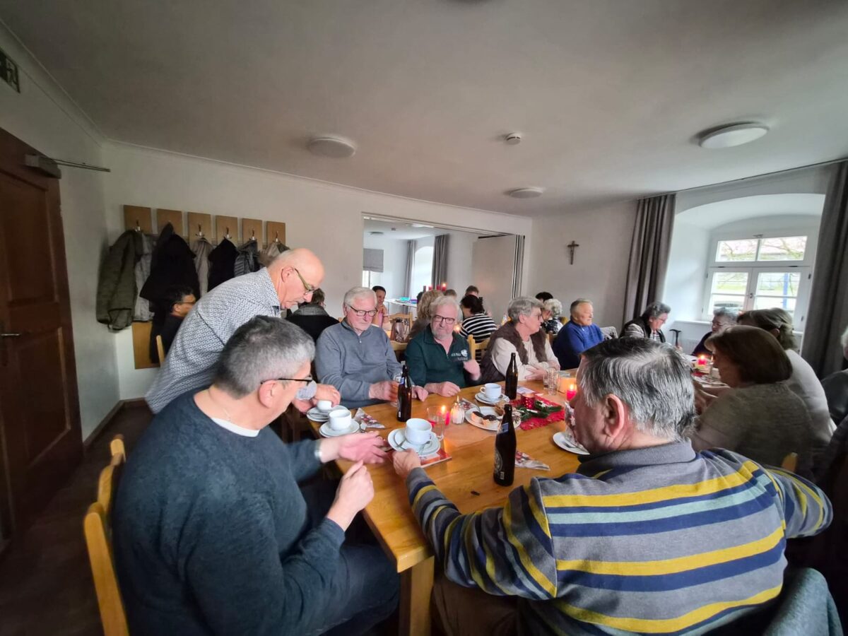 Besinnliche Adventfeier für Senioren in Böhmischbruck