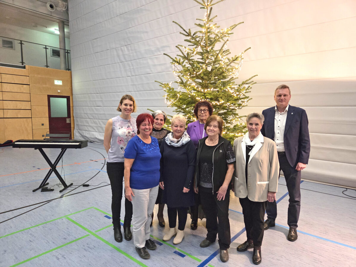 Besinnliche Weihnachtsfeier für Senioren in Maxhütte-Haidhof