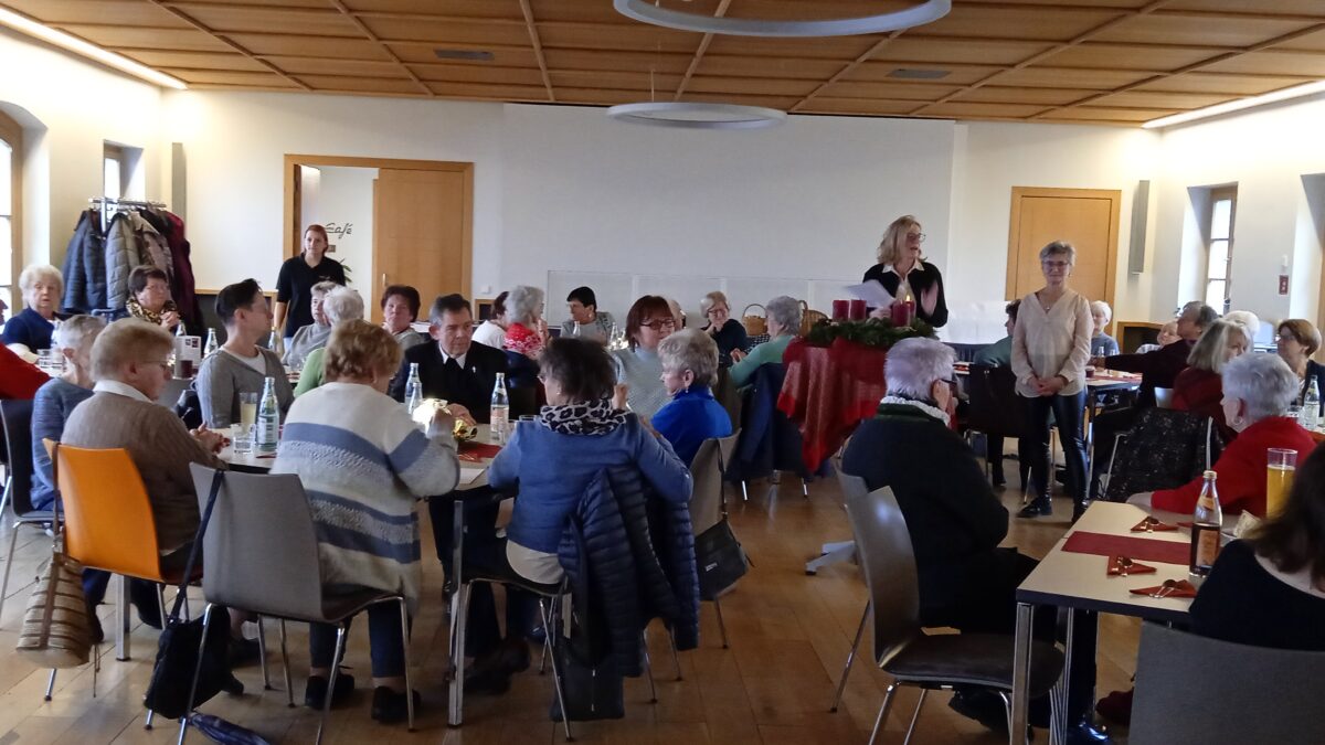 Besinnliche Weihnachtsfeier im Museumscafé in Flossenbürg