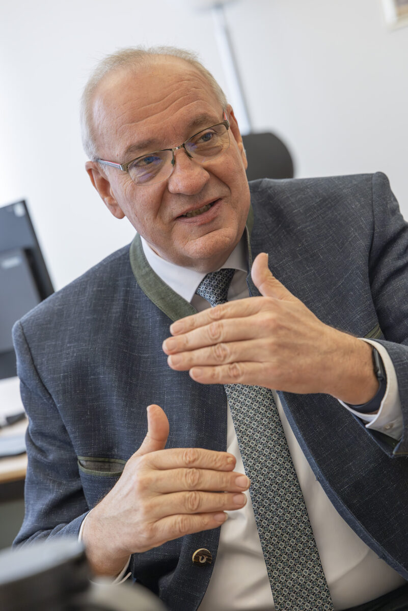 Bezirkstagspräsident Franz Löffler @ Uwe Moosburger.jpg