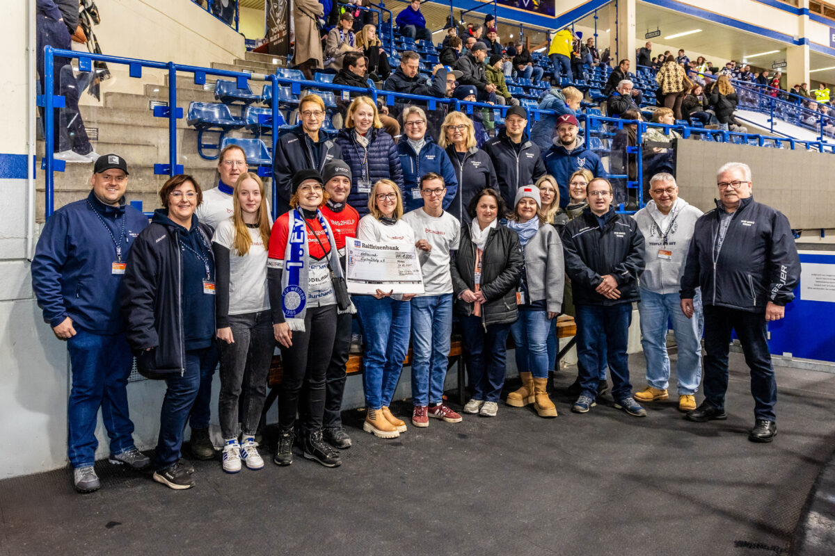 Weidener Eishockeyfreunde spenden an Cycling2Help e. V.
