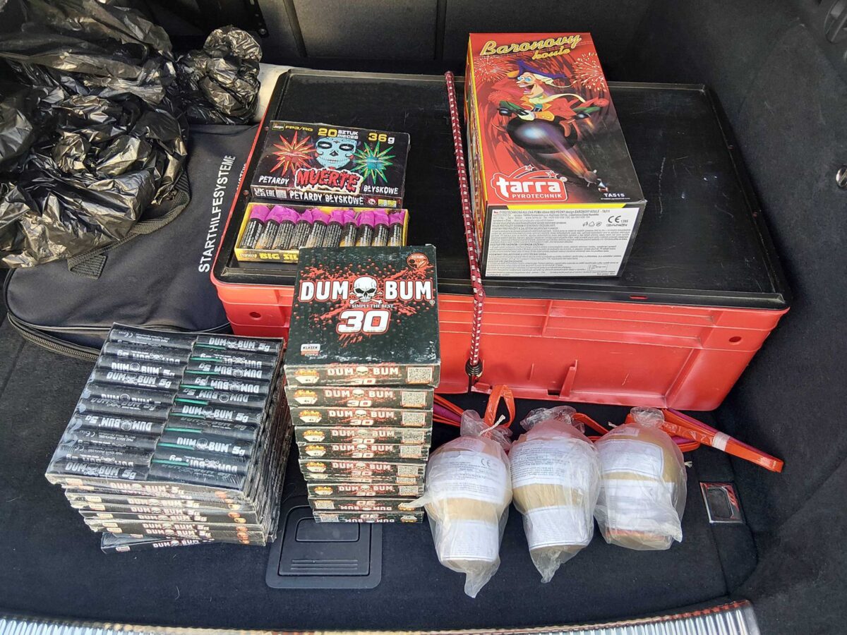 Bundespolizei stellt 11,5 Kilo verbotene Pyrotechnik in Waldsassen sicher