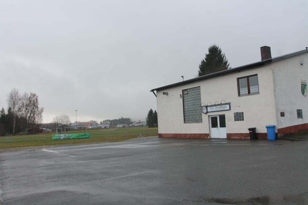 Bundesprogramm ermöglicht Sanierung des TSV-Sportgeländes in Waidhaus