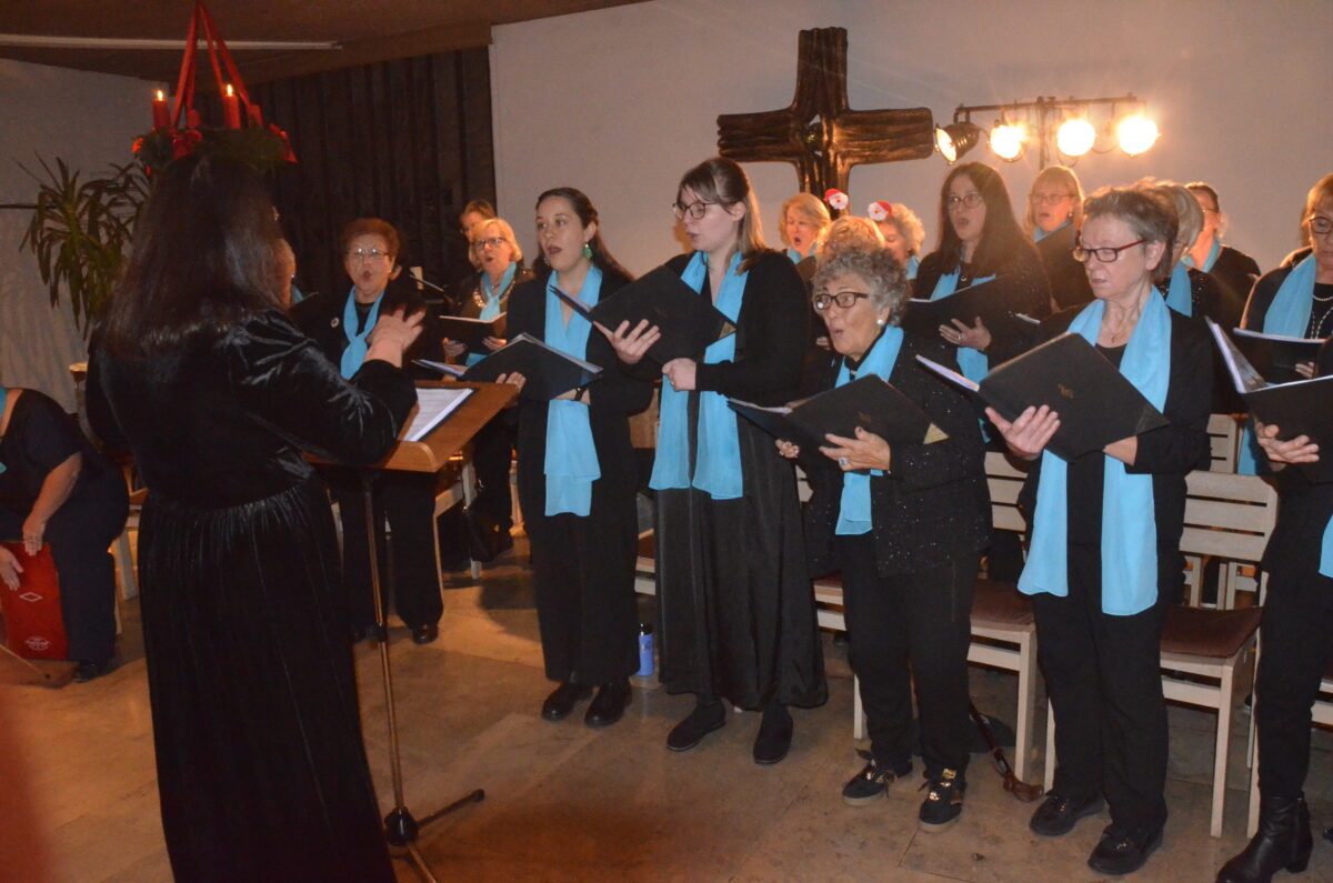 "CHORisma" lockt 120 Musikfreunde zum Adventskonzert
