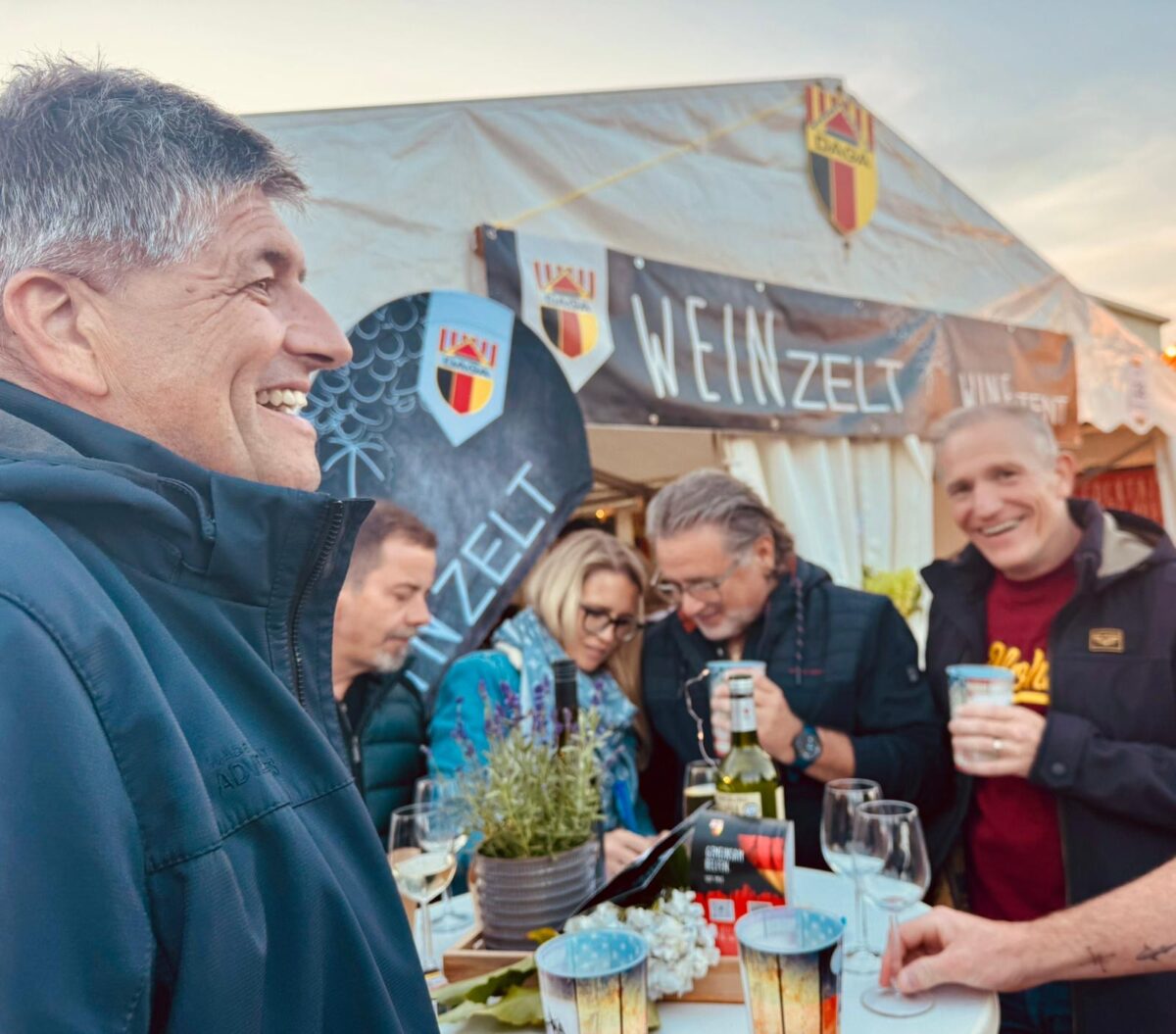 Bild 4 - Weinzelt auf dem Volksfest.JPG