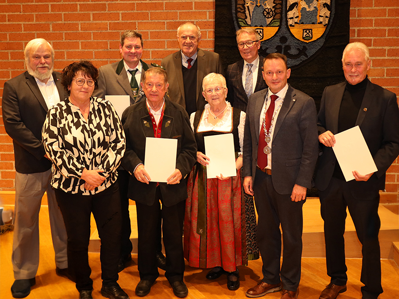 Ehrenzeichen für vier Vorbilder in Weiden