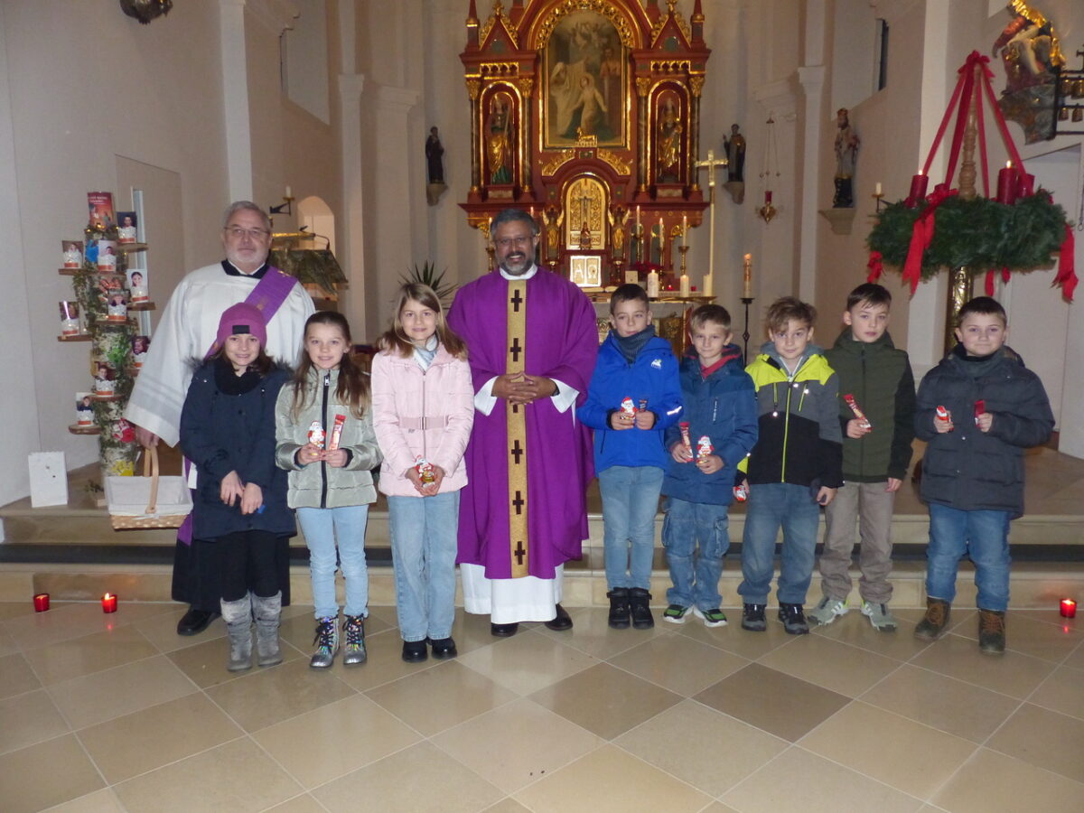 Erstkommunionkinder stellen sich vor in Leuchtenberg