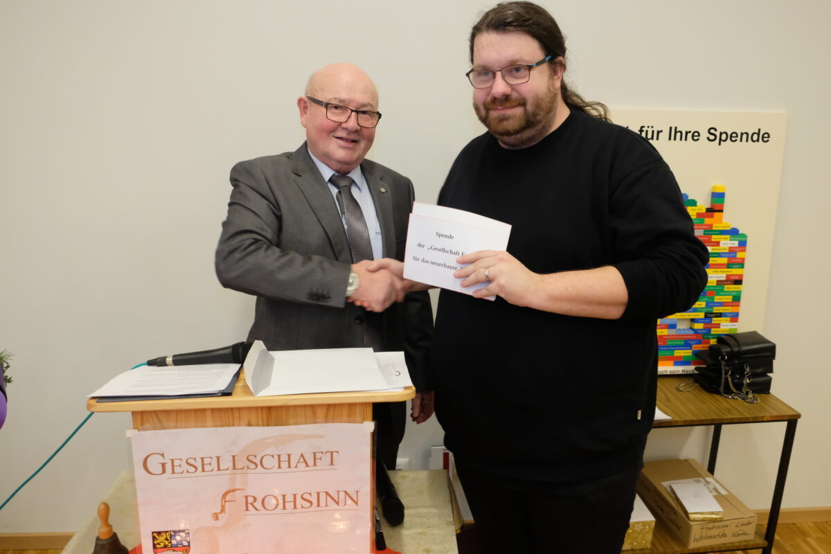 Frohsinn spendet 1.000 Euro für das Pfarrheim und eine Lautsprecheranlage