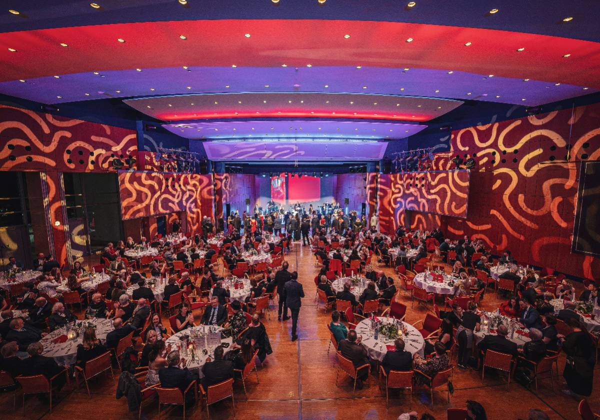 Glanzvoller Auftakt: Neujahrsball der Narrhalla Rot-Gelb Amberg in Amberg