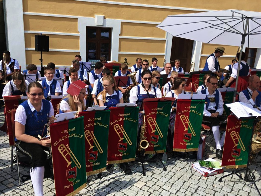 Festgottesdienst und Frühschoppen