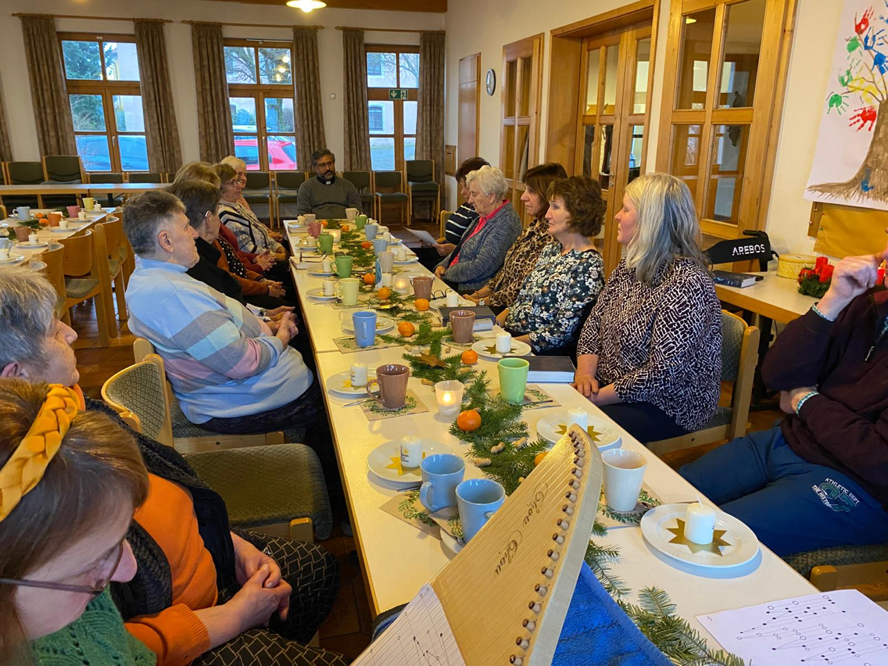 KDFB feiert in Leuchtenberg Advent mit Pater Jo