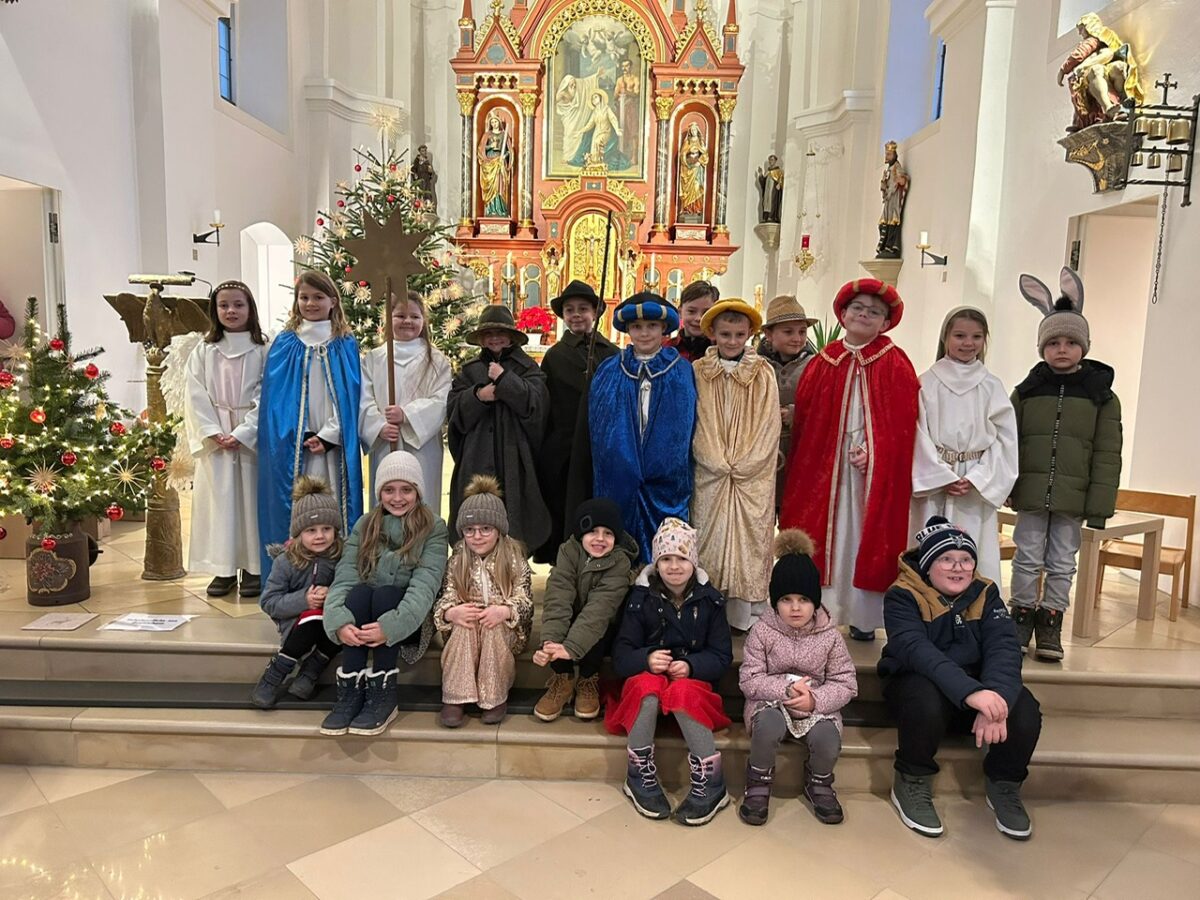 Kinderchristmette verzaubert Leuchtenberg mit Krippenspiel und Kinderchor