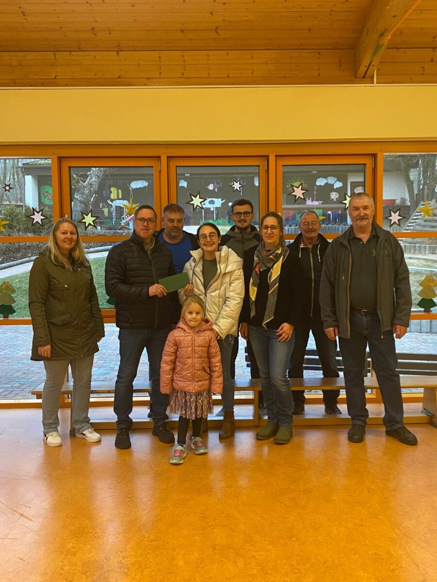 Freie Wählergemeinschaft besichtigt Krippe und Kindergarten in Eslarn