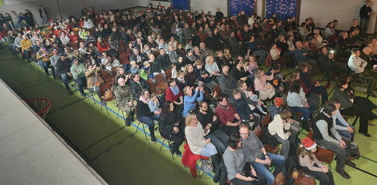 Lobkowitz-Realschule begeistert mit Weihnachtskonzert in Neustadt