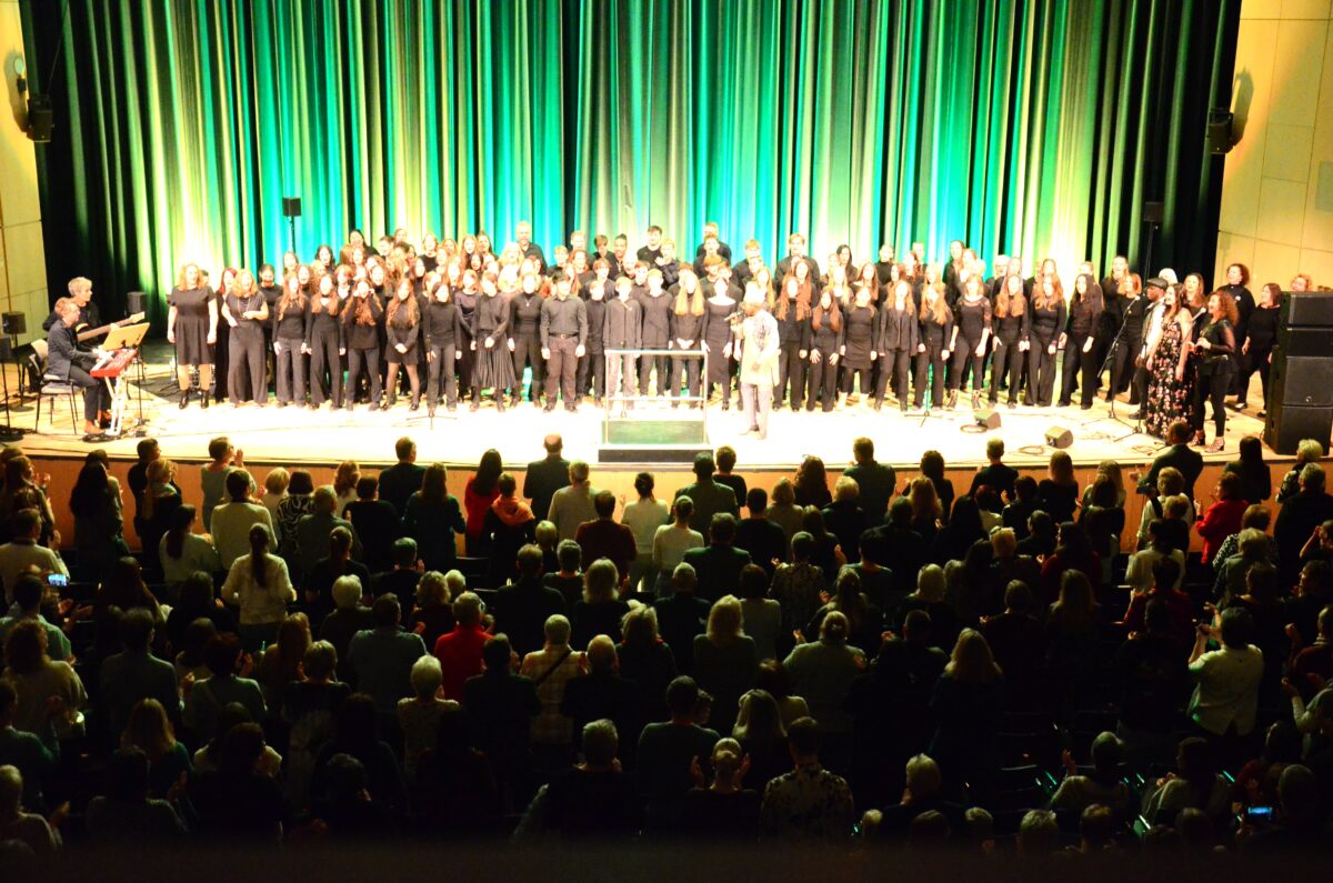 Gospelkraft lässt Max-Reger-Halle beben