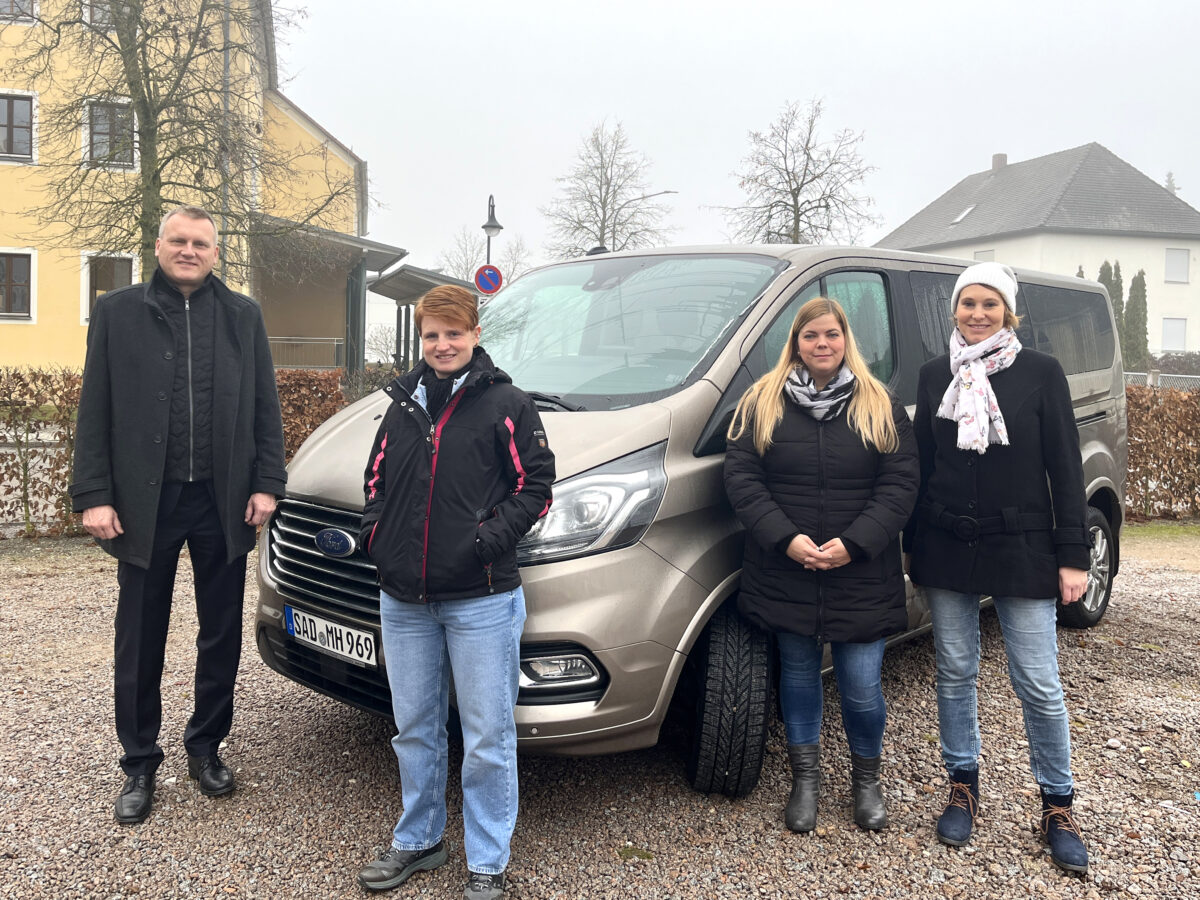 MaxMobil bringt Senioren in Maxhütte-Haidhof zum Einkaufen