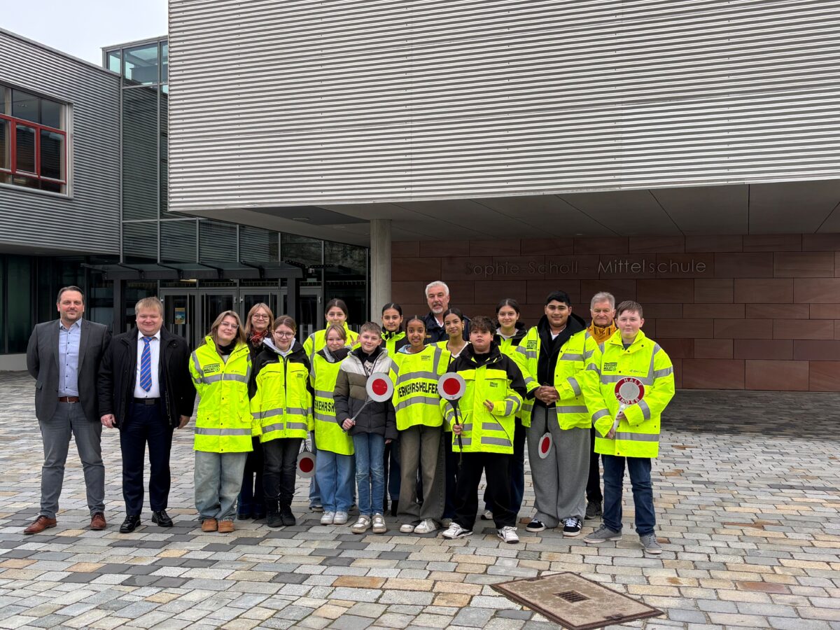 Mehr Sicherheit durch zwölf Schulweghelfer in Burglengenfeld