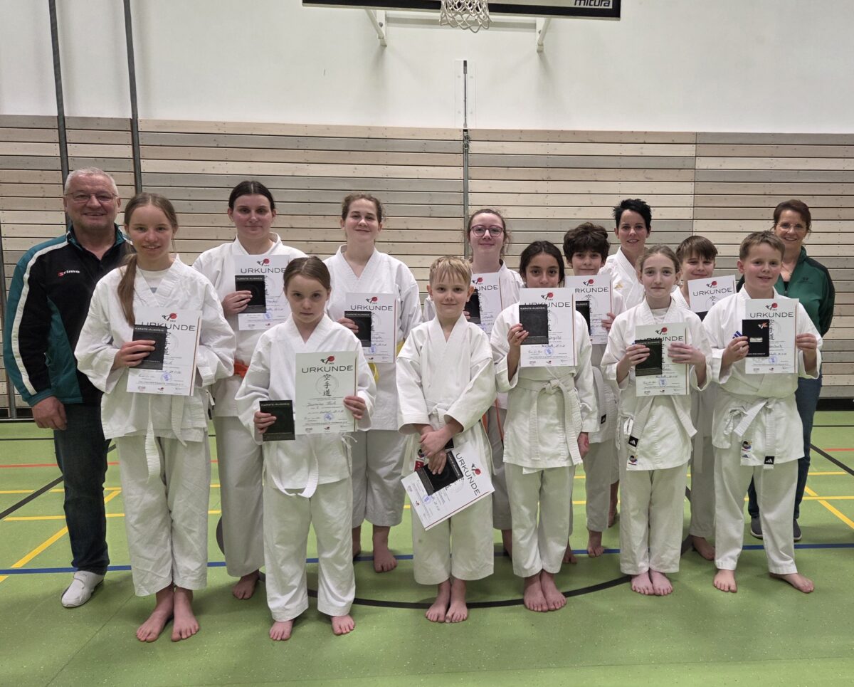 Neue Gürtelfarben im Karate-Verein in Neustadt
