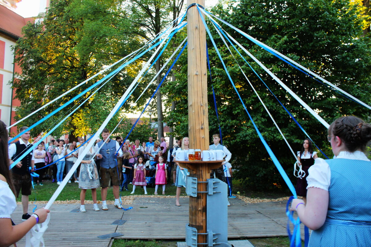 Neuer Kirwaverein belebt Kirchweih in Speinshart