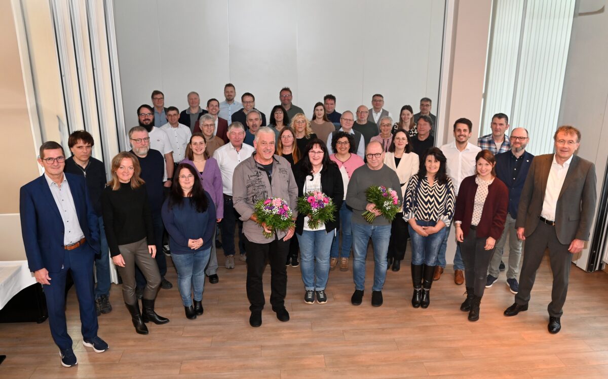 Nexans autoelectric feiert 57 Jubilare in Floß mit 1.225 Jahren