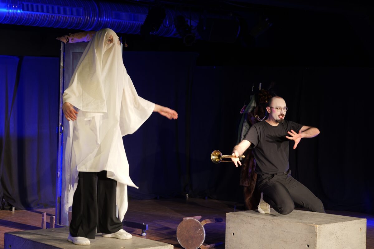 OVIGO Theater bringt Hamlet for you in die Regionalbibliothek Weiden