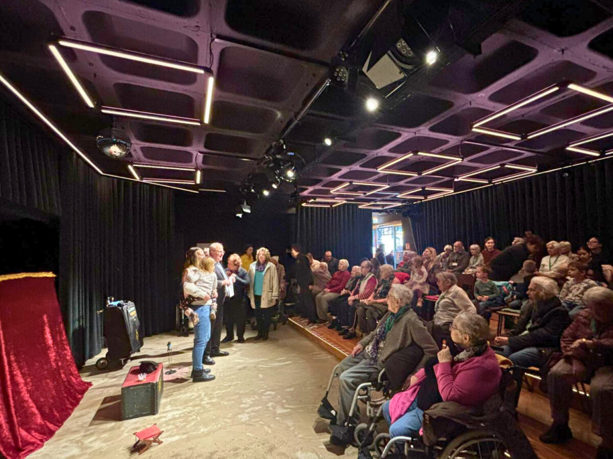 Oberbürgermeister Feller fördert Ausflug ins Marionettentheater Schwandorf