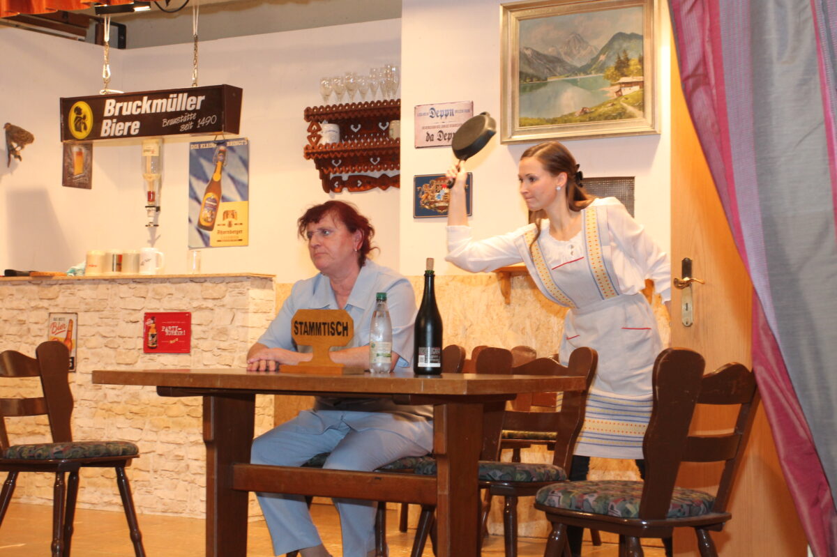 Premiere der Dating-App-Komödie begeistert in Neukirchen