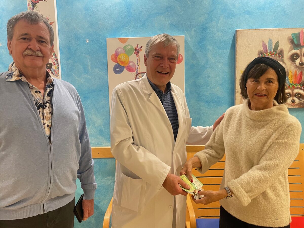 Qigong-Gruppen spenden 365 Euro an Kinderklinik in Weiden