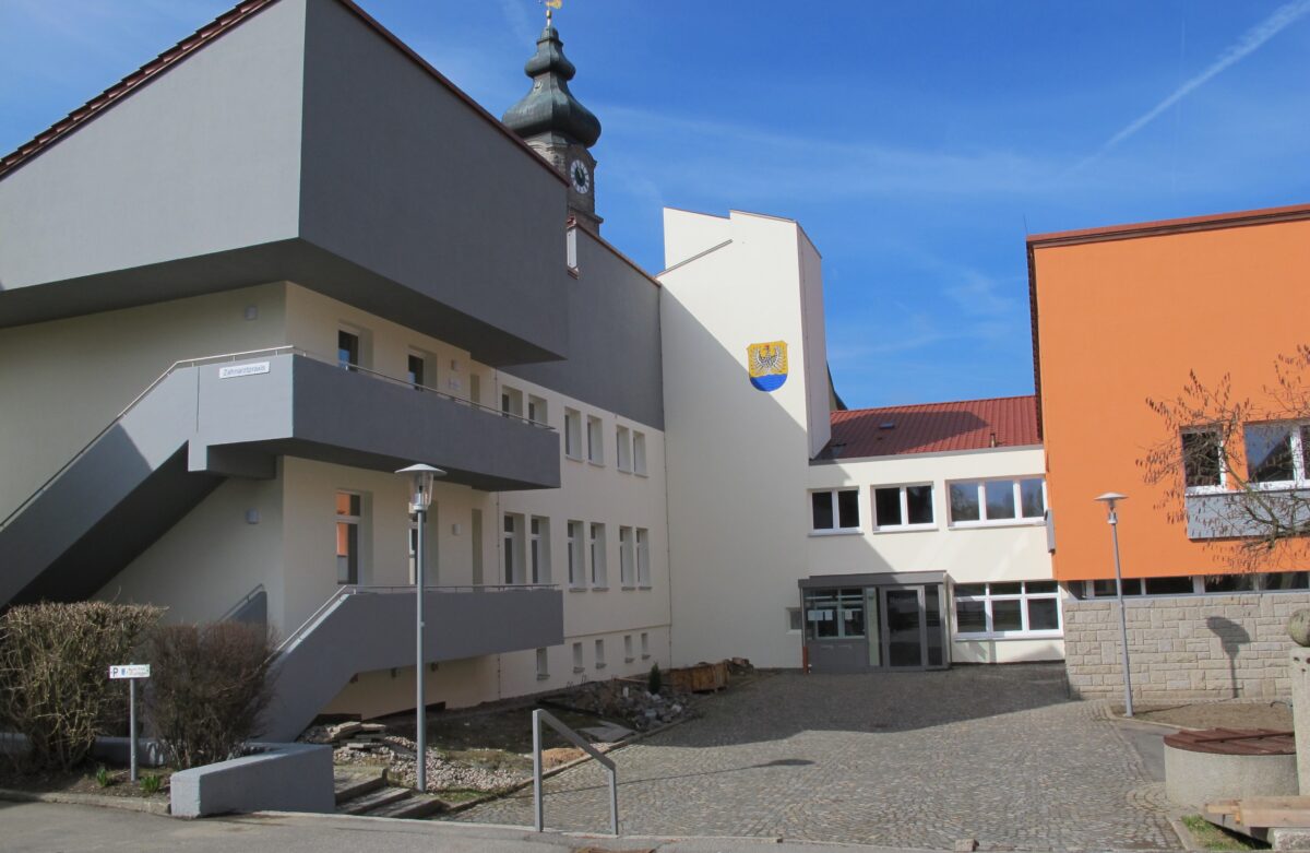 Rathaus in Floß wird 50 Jahre alt