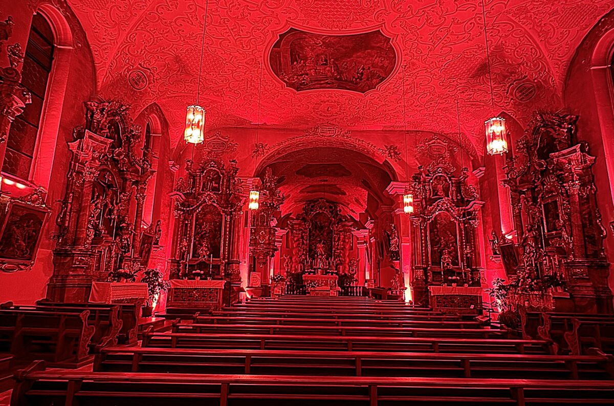 Rotes Zeichen für Religionsfreiheit in Luhe