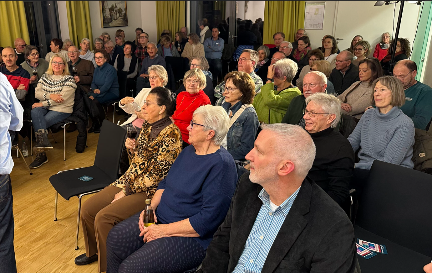 Schirmitzer Dorfweihnacht startet mit stimmungsvoller Lesung.