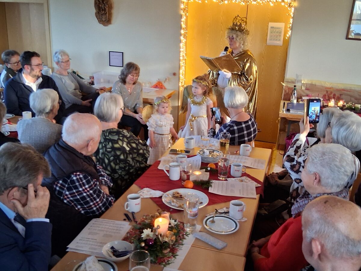 Senioren genießen stimmungsvolle Weihnachtsfeier in Weiherhammer