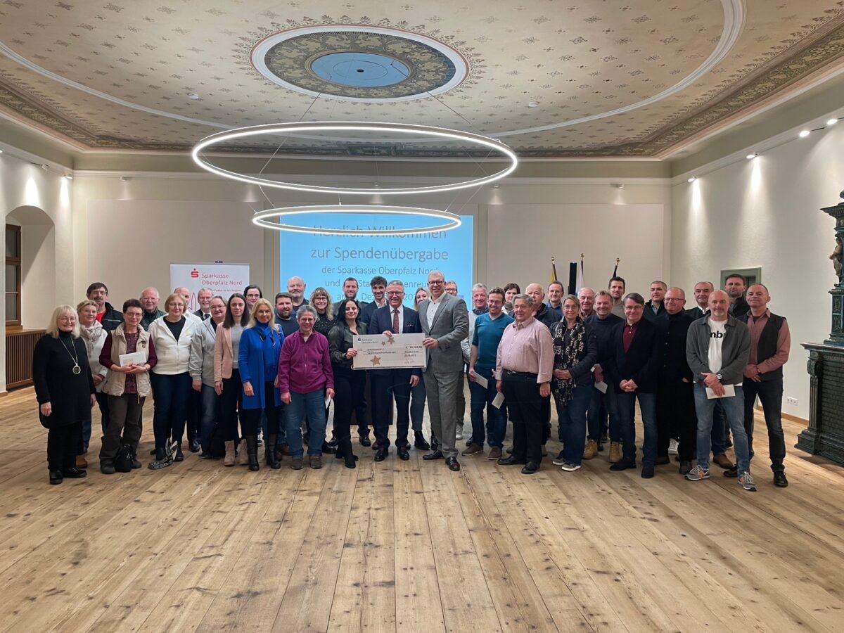 Sparkasse unterstützt in Tirschenreuth 40 Vereine mit 10.000 Euro