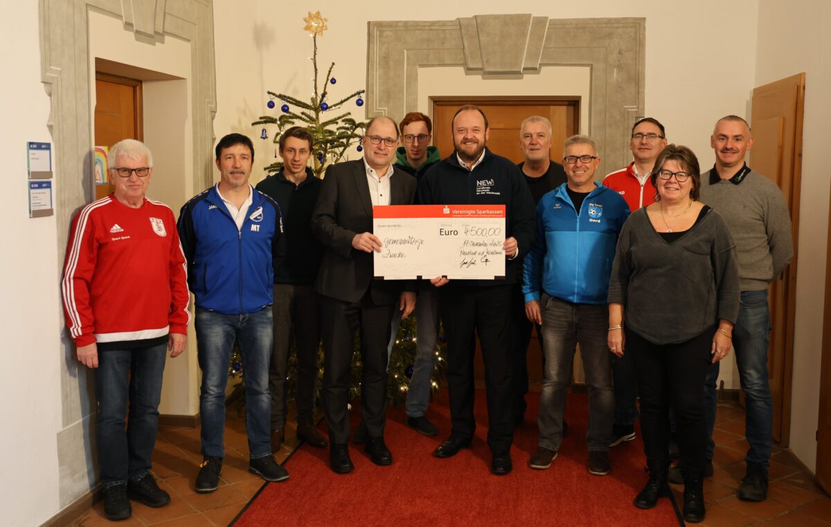 Sparkassen spenden 4.500 Euro für Sportvereine im Landkreis Neustadt
