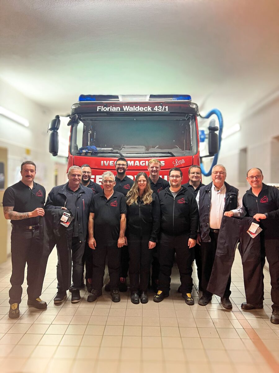 Spende ermöglicht neue Diensthosen für Feuerwehr Waldeck
