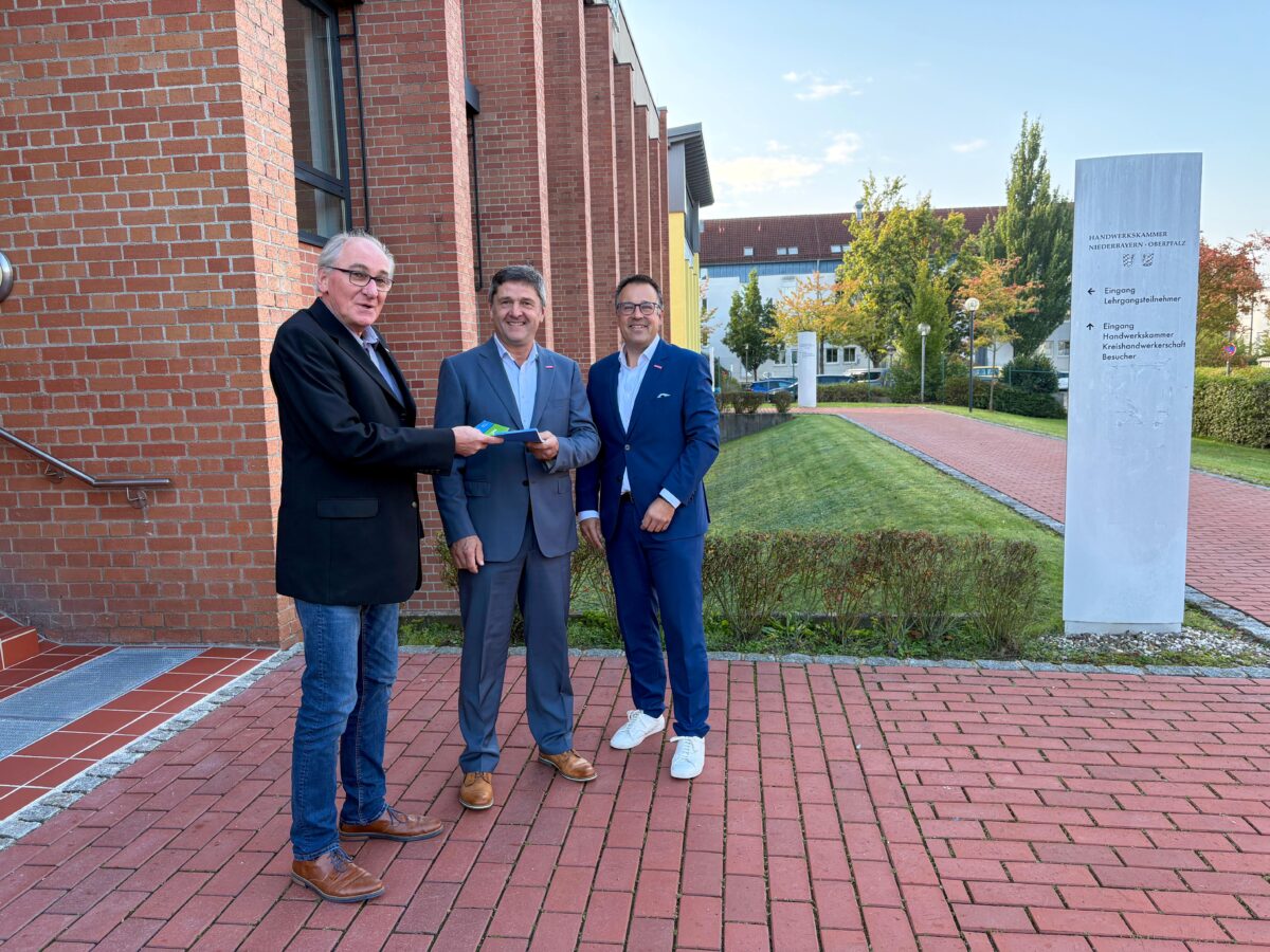 Stabwechsel im Bildungszentrum der Handwerkskammer in Weiden