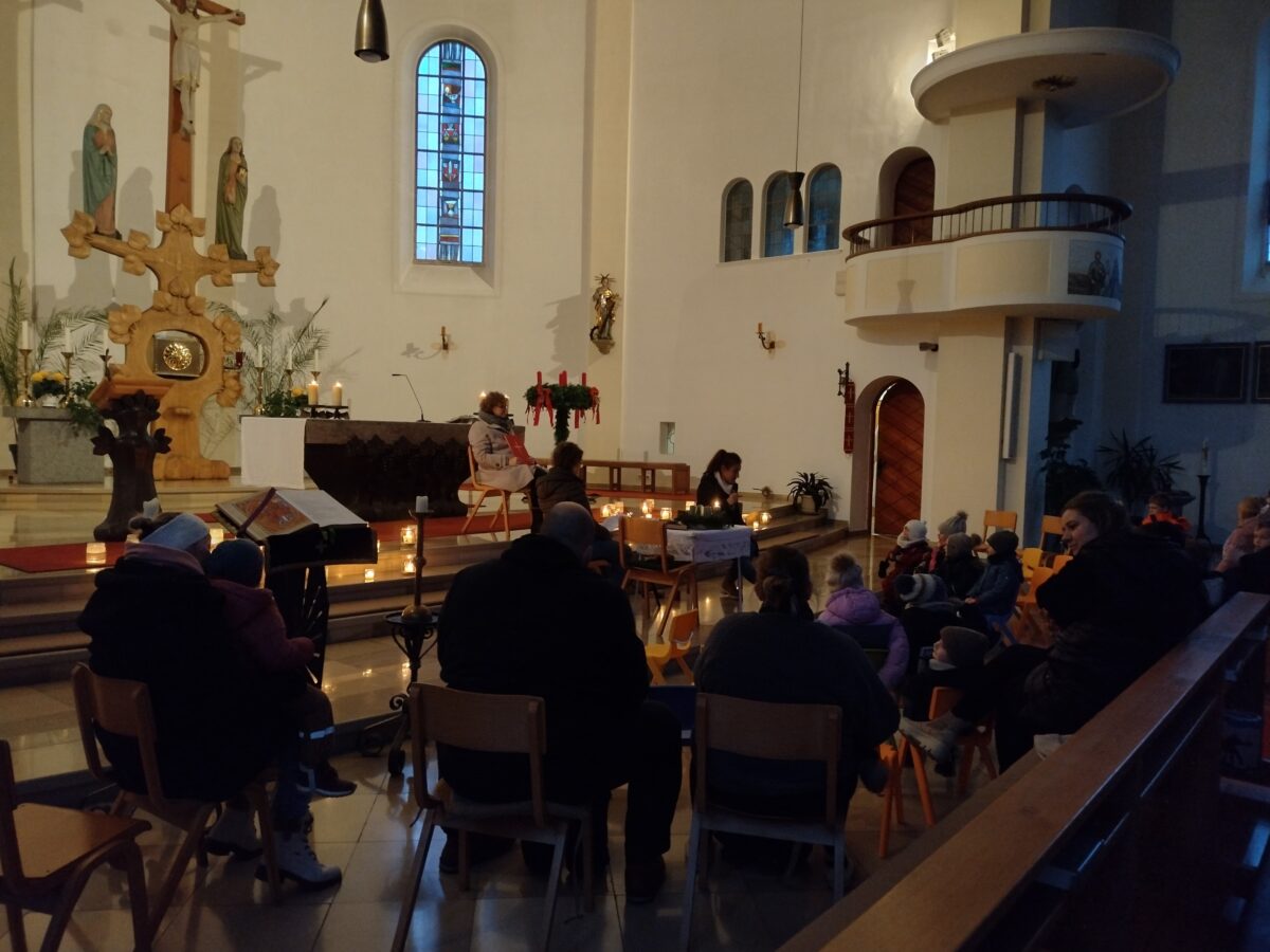 Stimmungsvolle Kinderandacht zum ersten Advent in Weiherhammer
