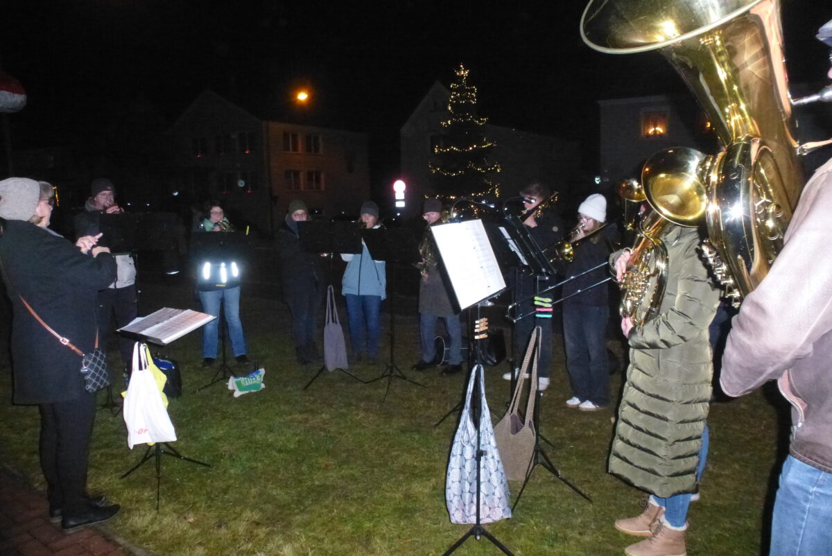 20251220 Posaunenchor spielt.JPG