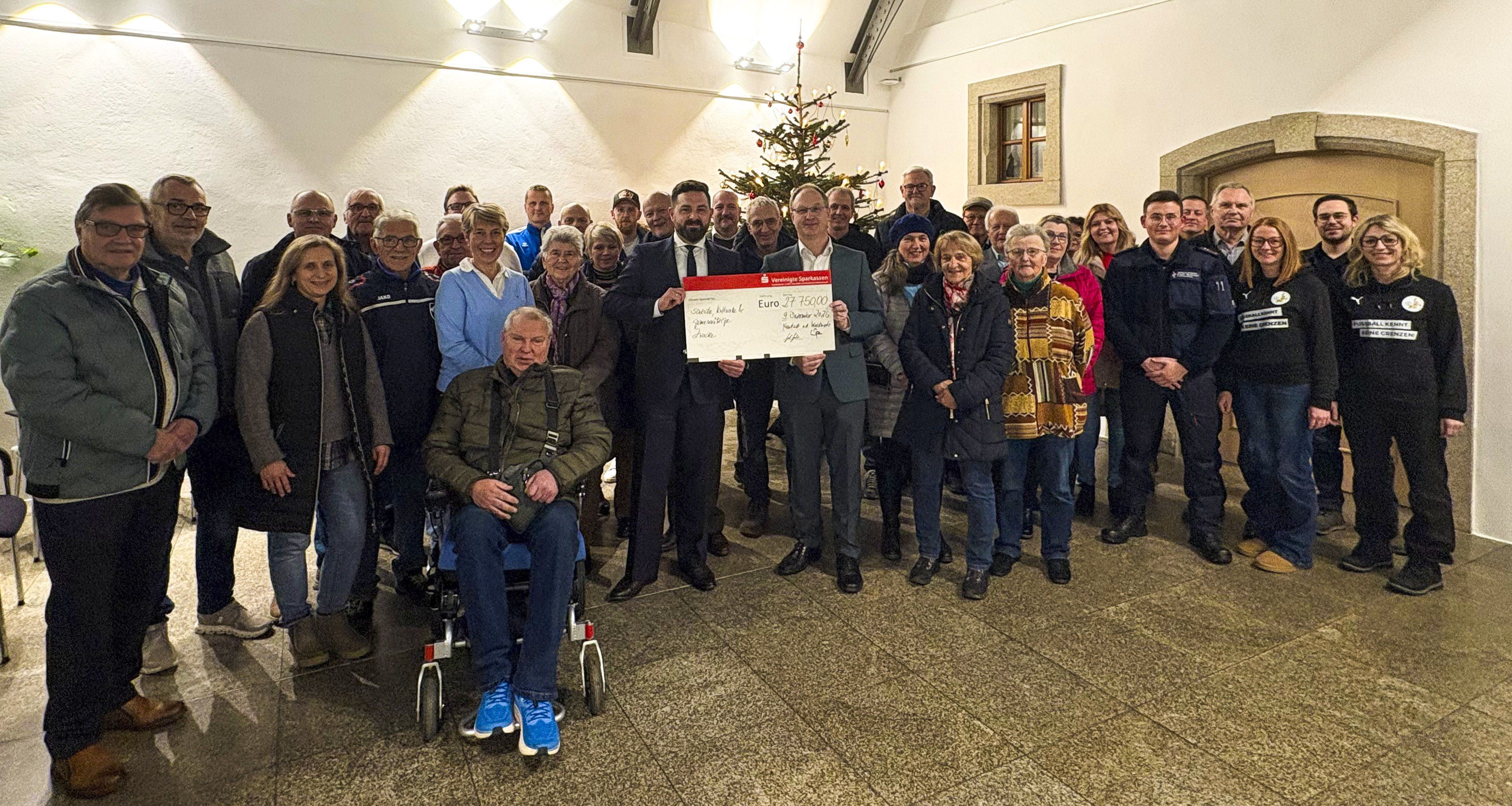 Vereinigte Sparkassen unterstützen Vereine in Neustadt mit 27.750 Euro