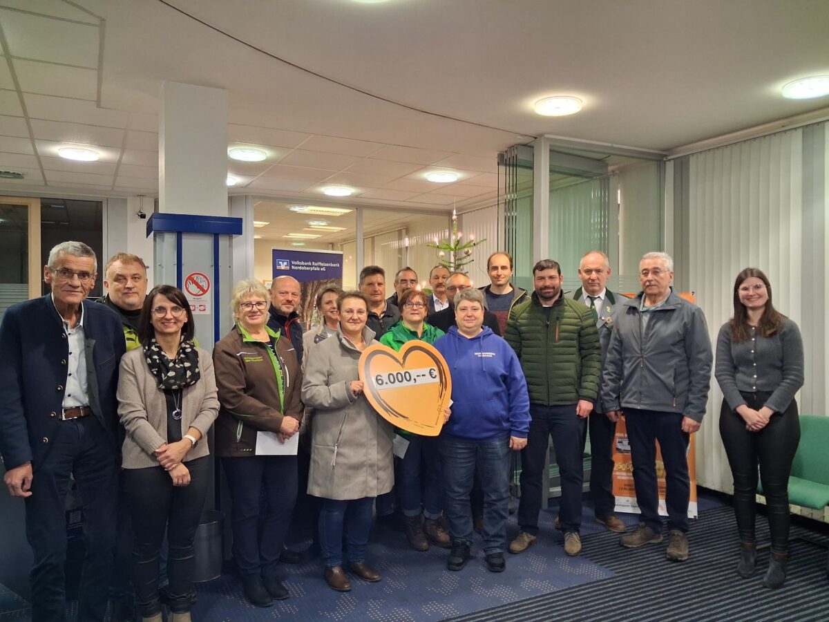 Volksbank Raiffeisenbank spendet in Waidhaus 6.000 Euro an 17 Vereine
