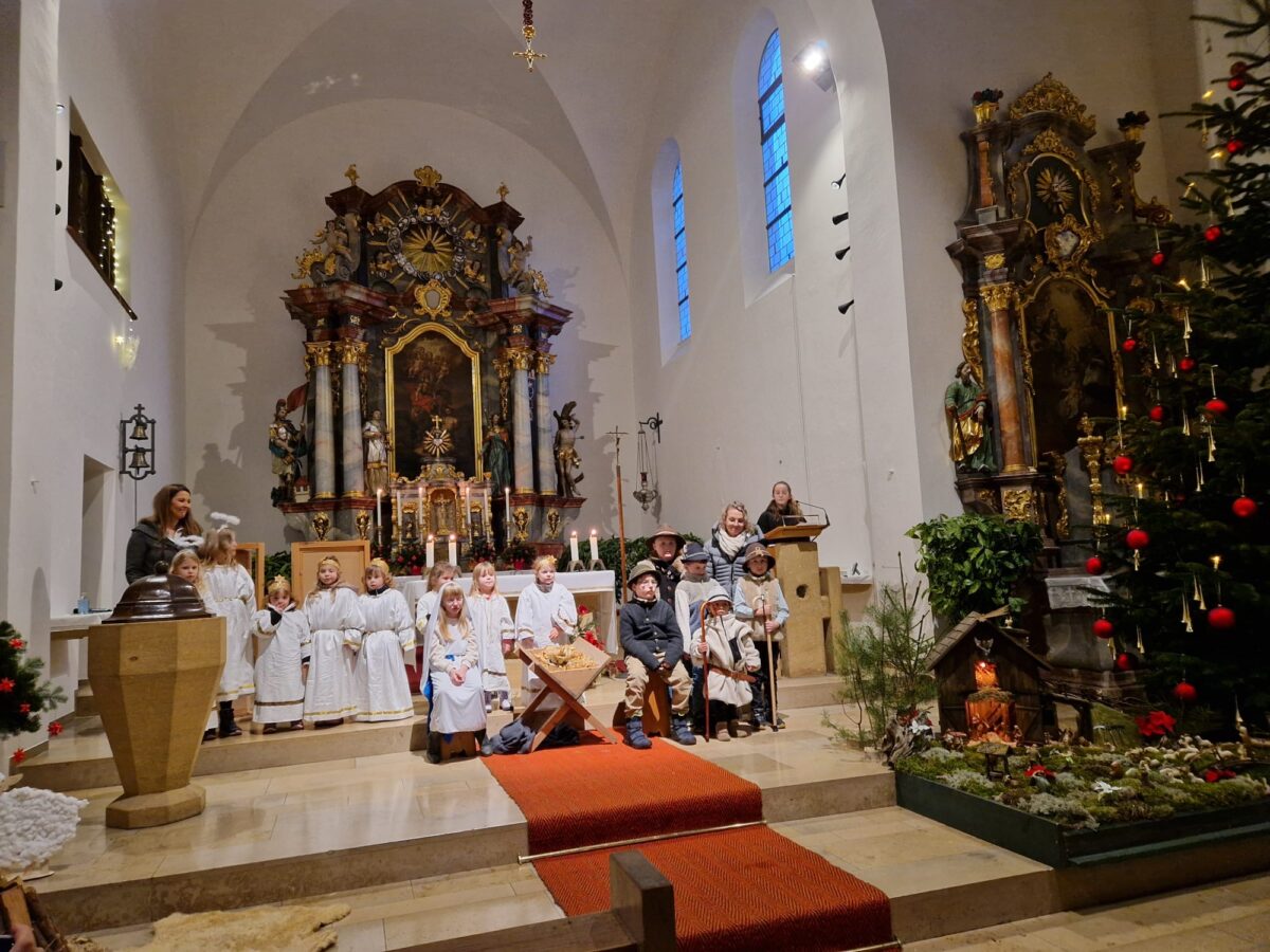 Weihnachten in Pfarrkirche Sankt Martin nach Renovierung gefeiert