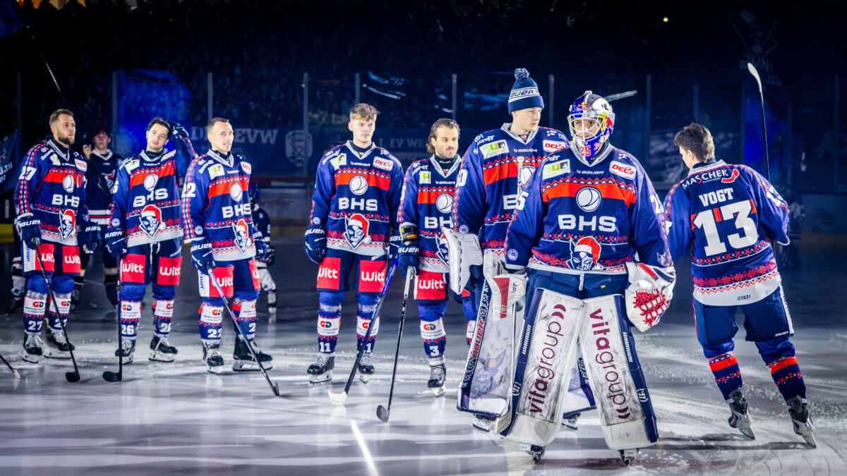 Weihnachtsaktion der Blue Devils für die Kinderklinik Weiden