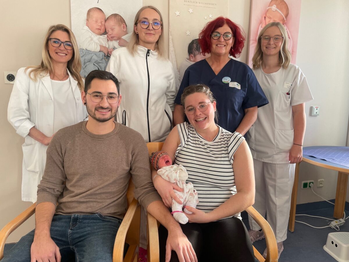 Weihnachtsbabys in Weiden: Zwei Mädchen am Heiligabend