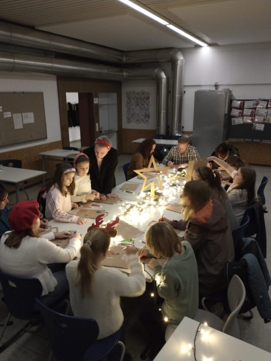 Weihnachtsfeier an der Wirtschaftsschule in Eschenbach begeistert Groß und Klein