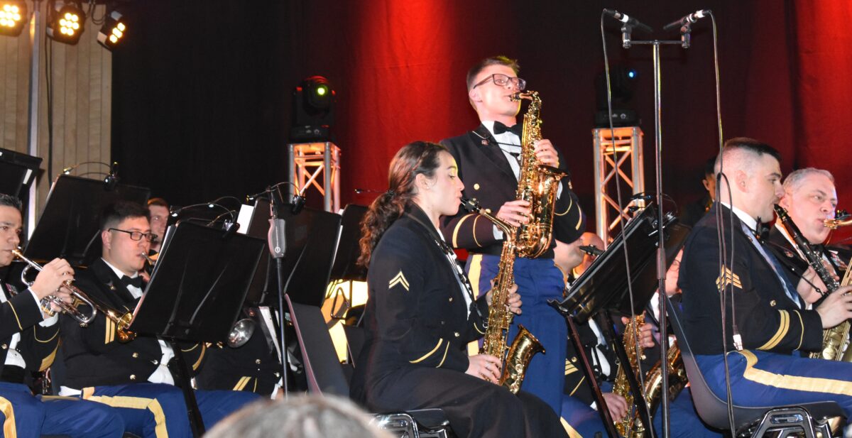 Einstimmung auf Weihnachten mit der "USAREUR and Africa Band"