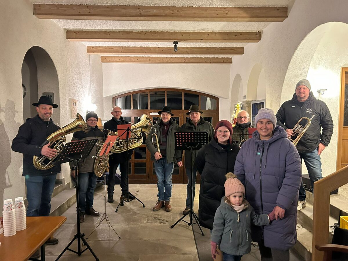 Weihnachtszauber am Rathaus: Eine liebenswerte Tradition lebt fort