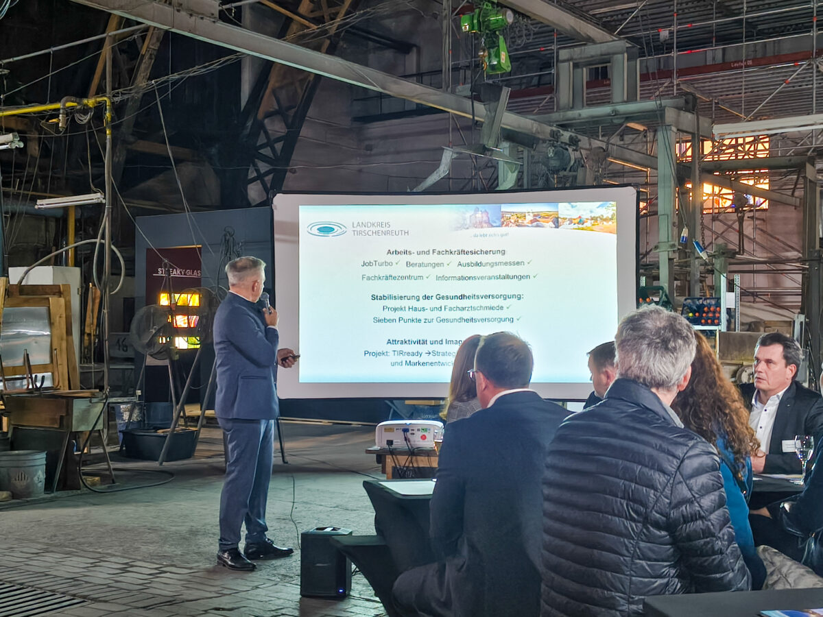 Wirtschaftssymposium in Waldsassen stärkt Netzwerke und Wirtschaftsstandort