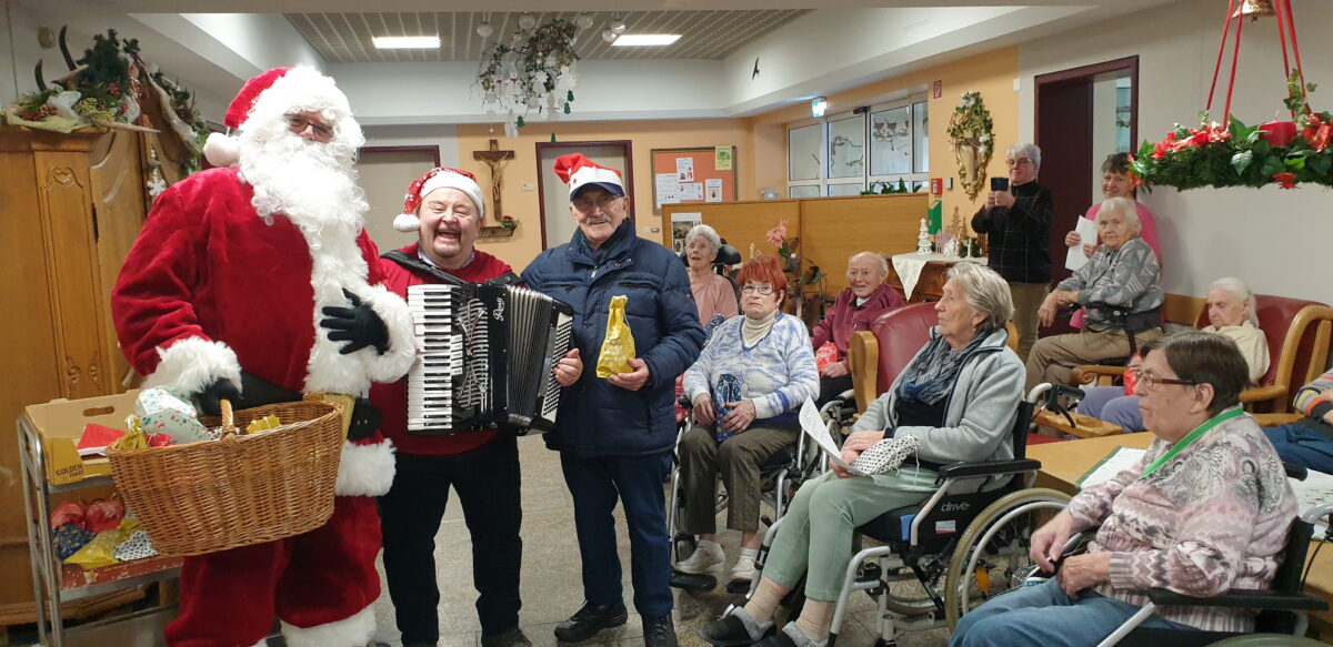 KONTAKT Club kam mit Santa Claus