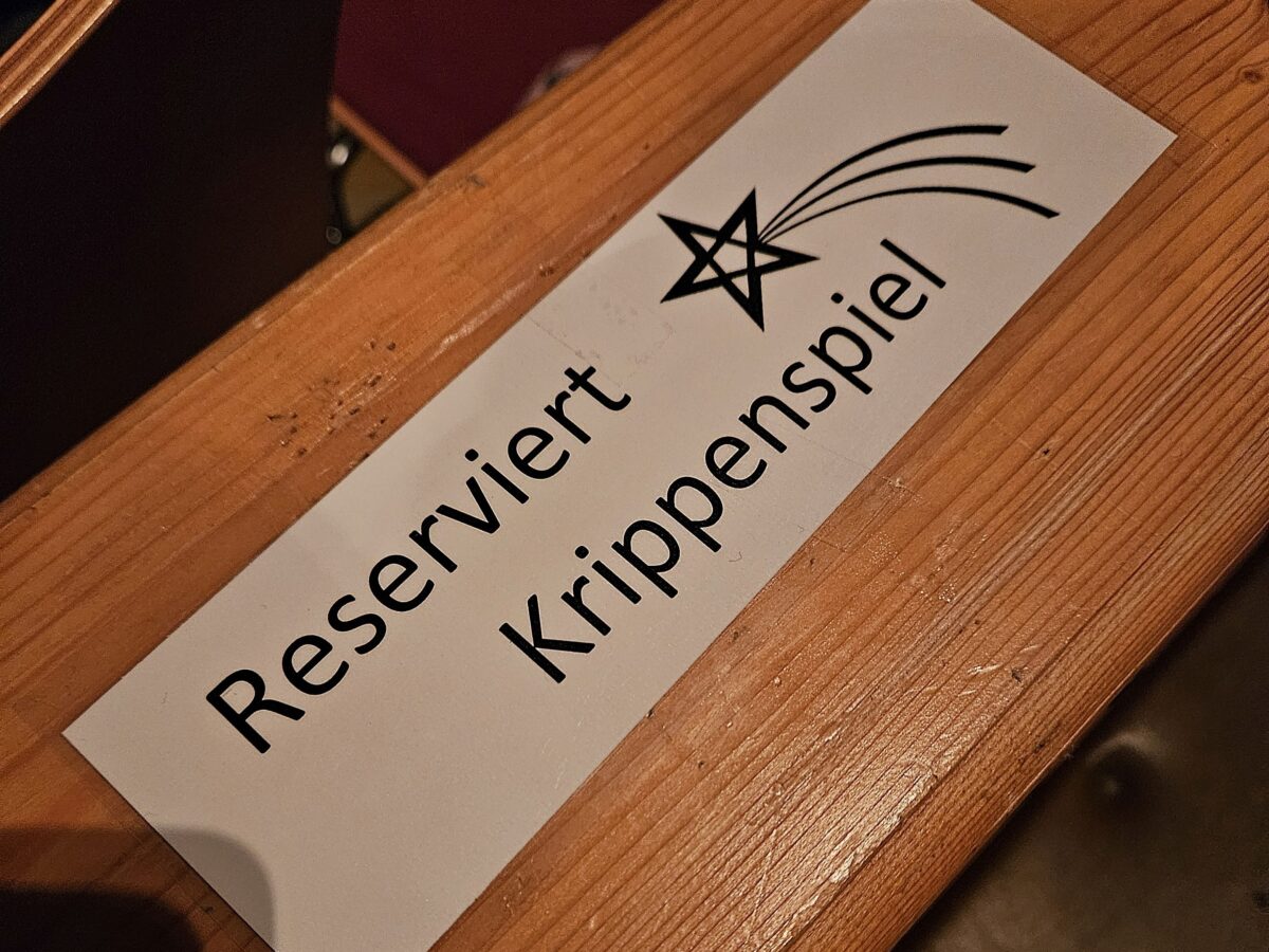 Stille Helfer bereiten die Christmette vor - ein Blick hinter die Kulissen