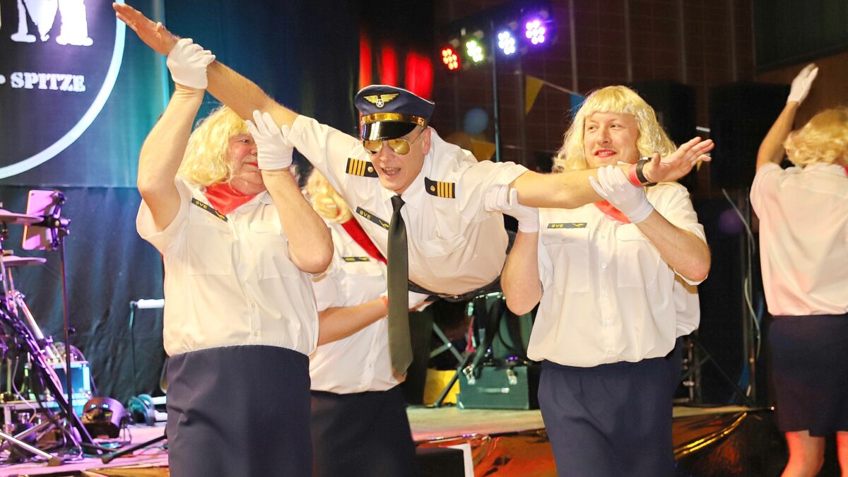 Der Schwarz-Rot-Gold-Ball ist inzwischen Kult in Etzenricht